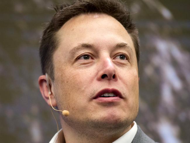 Elon Musk, Chairman of SolarCity and CEO of Tesla Motors, speaks at SolarCity's Inside Energy Summit in Manhattan, New York October 2, 2015. SolarCity on Friday said it had built a solar panel that is the most efficient in the industry at transforming sunlight into electricity. REUTERS/Rashid Umar Abbasi