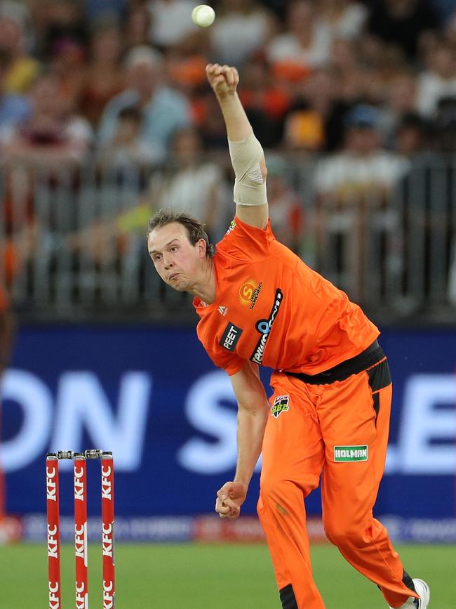 Joel Paris of the Scorchers bowls during the Big Bash League (BBL) cricket match between the Perth Scorchers and the Brisbane Heat at Optus Stadium in Perth, Saturday, January 11, 2020. (AAP Image/Richard Wainwright)