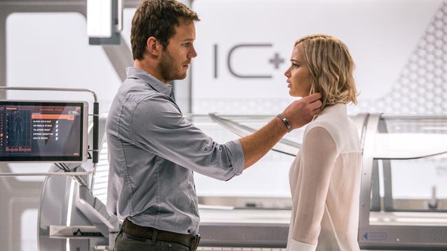 Chris Pratt and Jennifer Lawrence in Passengers.