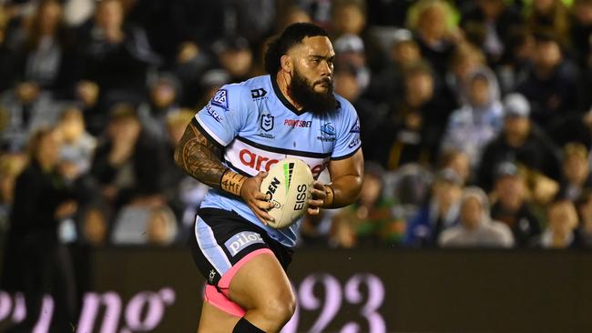 The Sharks are keen sign Siosifa Talakai to a new deal.