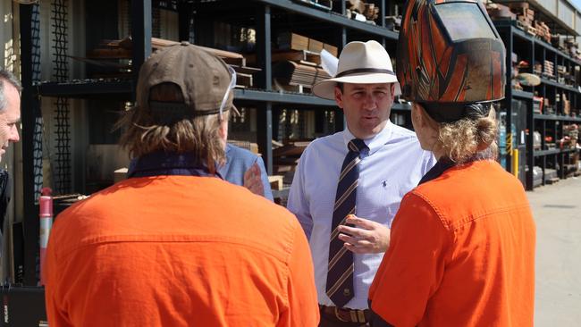 Regional Transport Minister Sam Farraway (centre) talks with TAFE trainees in Dubbo ahead of the trial in the area. Picture: Supplied