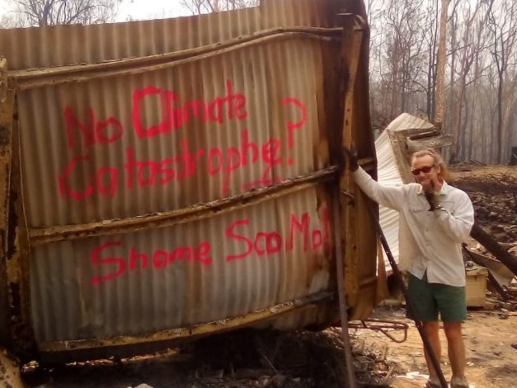 Man uses his burnt home to send Scott Morrison a message | news.com.au ...