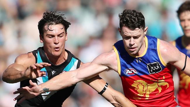 ADELAIDE, AUSTRALIA - MARCH 18: Connor Rozee of the Power and Lachie Neale of the Lions during the 2023 AFL Round 01 match between the Port Adelaide Power and the Brisbane Lions at Adelaide Oval on March 18, 2023 in Adelaide, Australia. (Photo by Sarah Reed/AFL Photos via Getty Images)