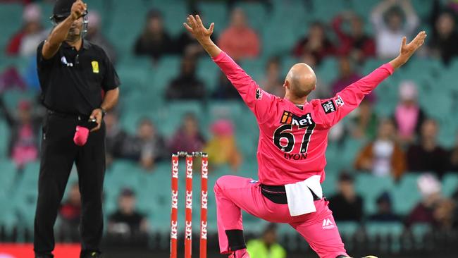 Nathan Lyon of the Sixers successfully appeals for the LBW wicket of Ben Dunk of the Stars during the Big Bash League (BBL) cricket Final between the Sydney Sixers and Melbourne Stars at the SCG in Sydney, Saturday, February 8, 2020. (AAP Image/Dean Lewins) NO ARCHIVING, EDITORIAL USE ONLY, IMAGES TO BE USED FOR NEWS REPORTING PURPOSES ONLY, NO COMMERCIAL USE WHATSOEVER, NO USE IN BOOKS WITHOUT PRIOR WRITTEN CONSENT FROM AAP