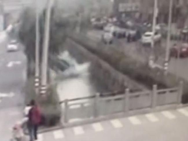 Car swerves into a river in China. Screenshot YouTube from Euronews.
