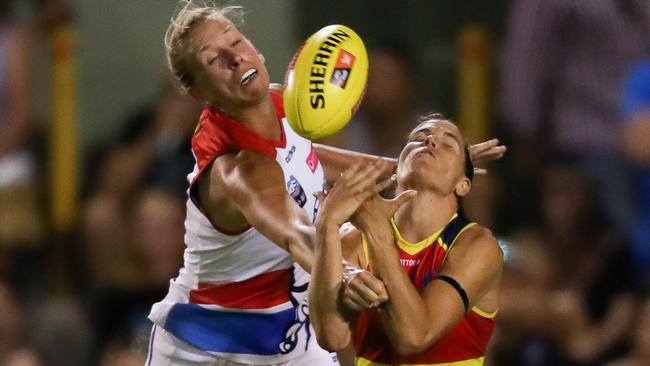 Lauren Spark spoils Chelsea Randall during AFLW Round 1.