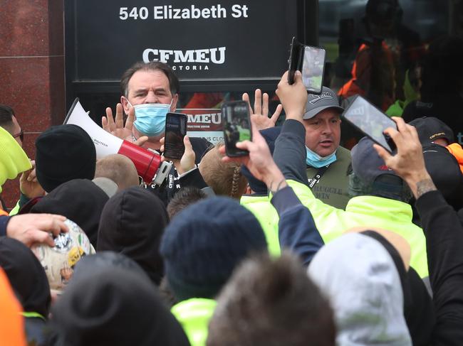 CFMEU Victorian state secretary John Setka is threatening legal action against the state government’s Covid-19 mandate. Picture: David Crosling