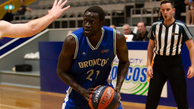 Makuei Puondak in action for Hume. Photo: Basketball Victoria.