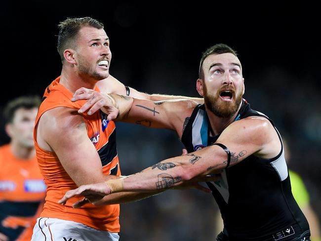 ADELAIDE, AUSTRALIA - SEPTEMBER 16:  Kieren Briggs of the Giants rucks against Charlie Dixon of Port Adelaide during the AFL Second Semi Final match between Port Adelaide Power and Greater Western Sydney Giants at Adelaide Oval, on September 16, 2023, in Adelaide, Australia. (Photo by Mark Brake/Getty Images)