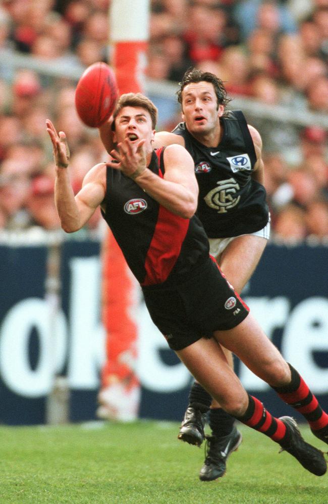 Manton attempts to spoil Matthew Lloyd in the 2000 preliminary final.