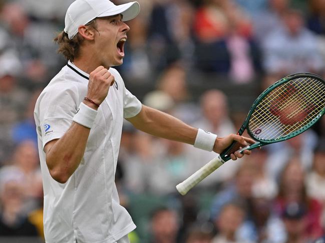 Australia's Alex De Minaur celebrates winning a point in the fourth set against France's Arthur Fils during their men's singles fourth round tennis match on the eighth day of the 2024 Wimbledon Championships at The All England Lawn Tennis and Croquet Club in Wimbledon, southwest London, on July 8, 2024. (Photo by Glyn KIRK / AFP) / RESTRICTED TO EDITORIAL USE