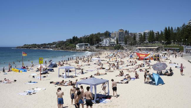 People cool down at Maroubra Beach as a heat wave pushes through southeastern parts of Australia. Picture: NewsWire / Monique Harmer