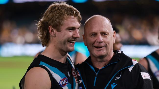 ADELAIDE, AUSTRALIA - SEPTEMBER 13: Jason Horne-Francis and Ken Hinkley of the Power celebrate their win during the 2024 AFL Second Semi Final match between the Port Adelaide Power and the Hawthorn Hawks at Adelaide Oval on September 13, 2024 in Adelaide, Australia. (Photo by James Elsby/AFL Photos via Getty Images)