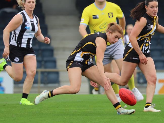 Kingborough Tigers' Matilda Lange in action against Glenorchy Magpies in the SFLW Premier League. Picture: CMW Photography