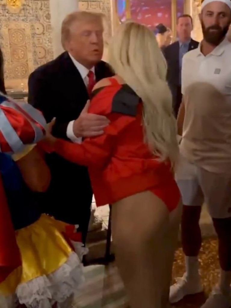 Paulina Gretzky schmoozes with Trump before LIV Golf event