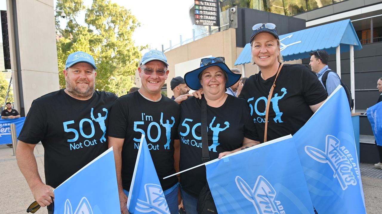 20/12/24. Gallery Big Bash - Adelaide Strikers v Melbourne Stars at Adelaide Oval. Picture: Keryn Stevens