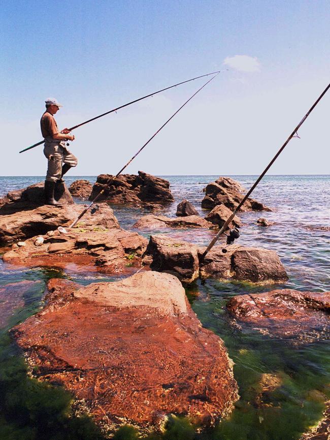 Recreational anglers have headed off a push to lift commercial fishing in Port Phillip, Corio and Western Port Bays.