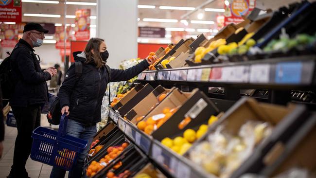 A diet with fruit, vegetables and meat can extend life expectanc. Picture:Tolga Akmen / AFP