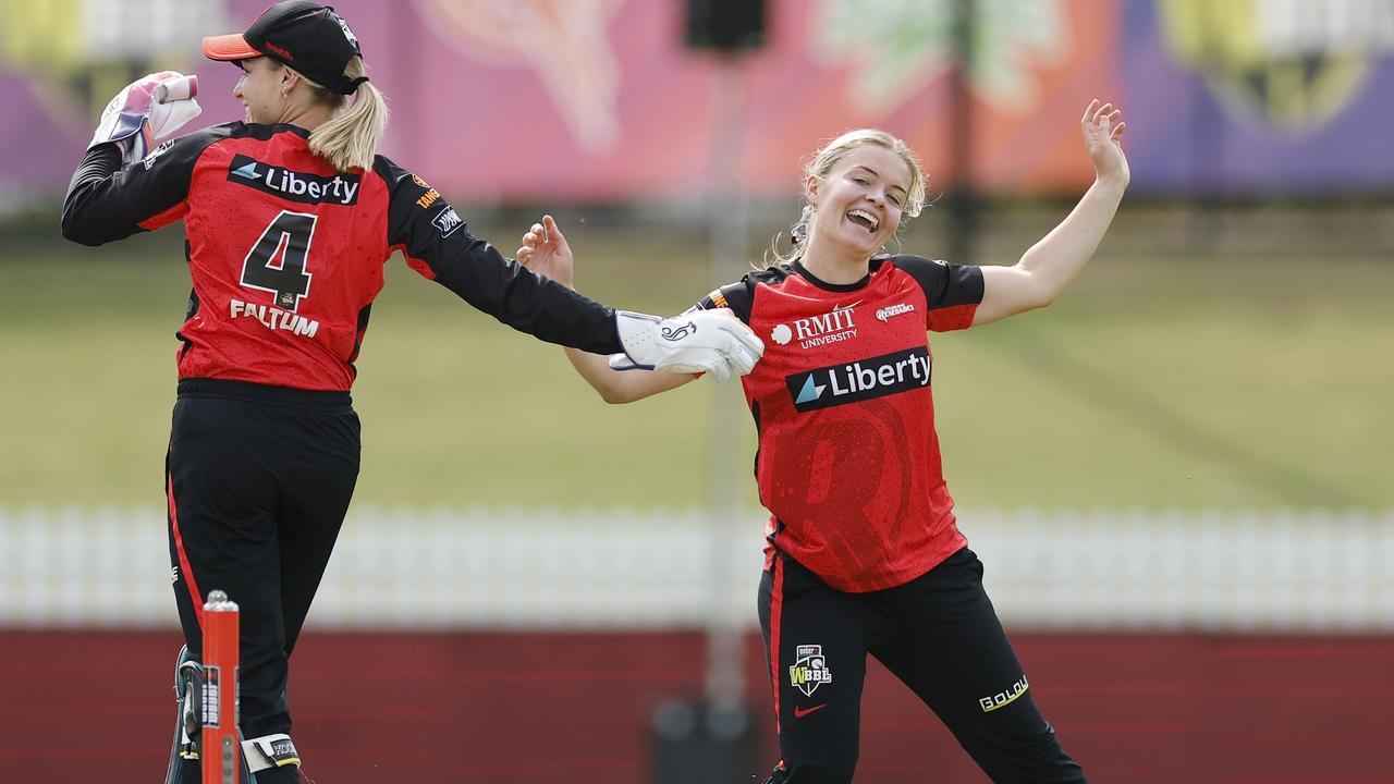 Milly Illingworth (right) and Nicole Faltum (left) have been important recruits for the Melbourne Renegades and are thriving under instructions to show off their ‘natural flair’. Picture: Daniel Pockett / Getty Images