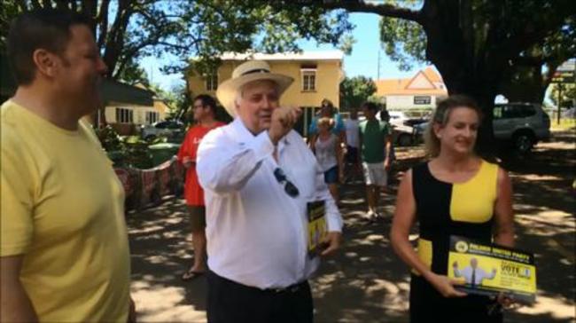 Clive Palmer waves goodbye to Campbell Newman (2015)