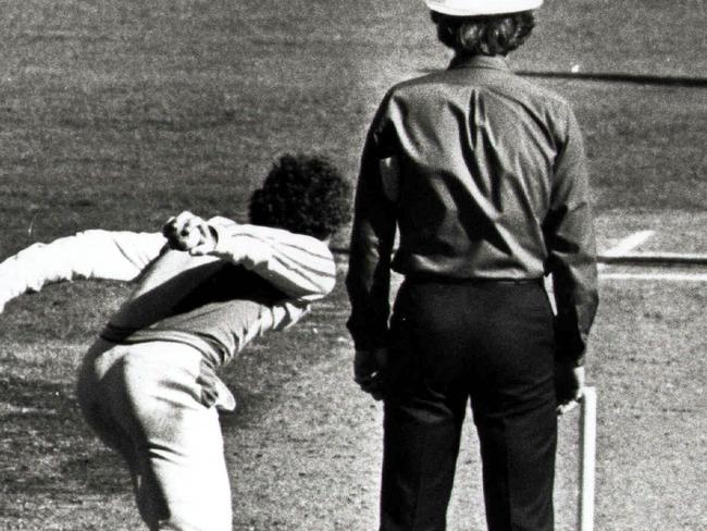 30/03/2001 SPORT: 01/02/1981. Trevor Chappell bowls underarm to Brian McKechnie. Cricket. Australia v New Zealand one-day international at the MCG. 3rd final. Under arm. 1981.