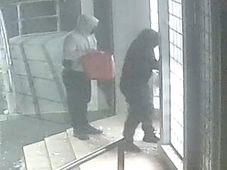 Police hunt synagogue arson suspects