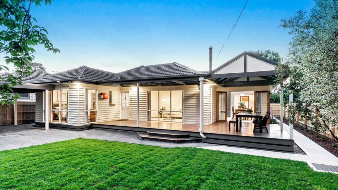 86 Liverpool Rd, Kilsyth last sold in 2018 for $772,000 and is on the market for $780,000-$850,000.