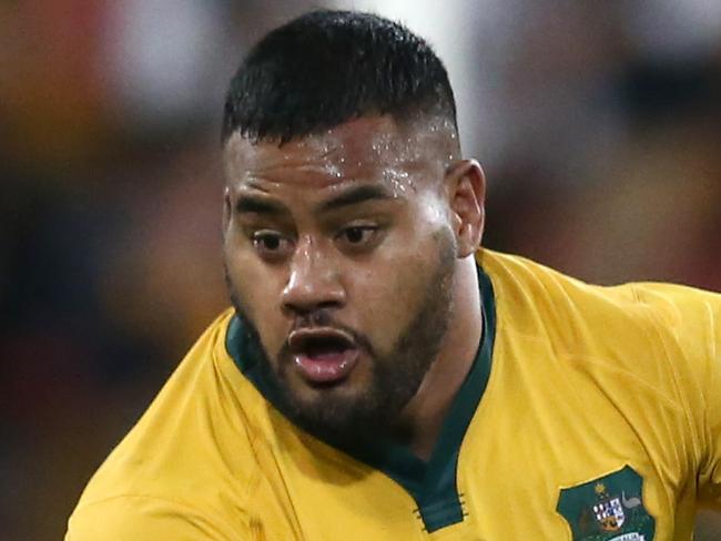 BRISBANE, AUSTRALIA - JULY 27: Taniela Tupou of the Wallabies passes the ball during the 2019 Rugby Championship Test Match between Australia and Argentina at Suncorp Stadium on July 27, 2019 in Brisbane, Australia. (Photo by Jono Searle/Getty Images)