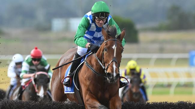 Steven Pateman in full flight aboard Stern Idol in the Mosstrooper Steeplechase. Picture: Vince Caligiuri/Getty Images