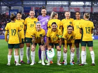 BRENTFORD, ENGLAND - APRIL 11: Players of Australia pose for a team photograph, as Katrina Gorry, Charlotte Grant and Tameka Yallop show nameless shirts in support of the Alzheimer's Society, prior to the Women's International Friendly match between England and Australia at Gtech Community Stadium on April 11, 2023 in Brentford, England. (Photo by Clive Rose/Getty Images )