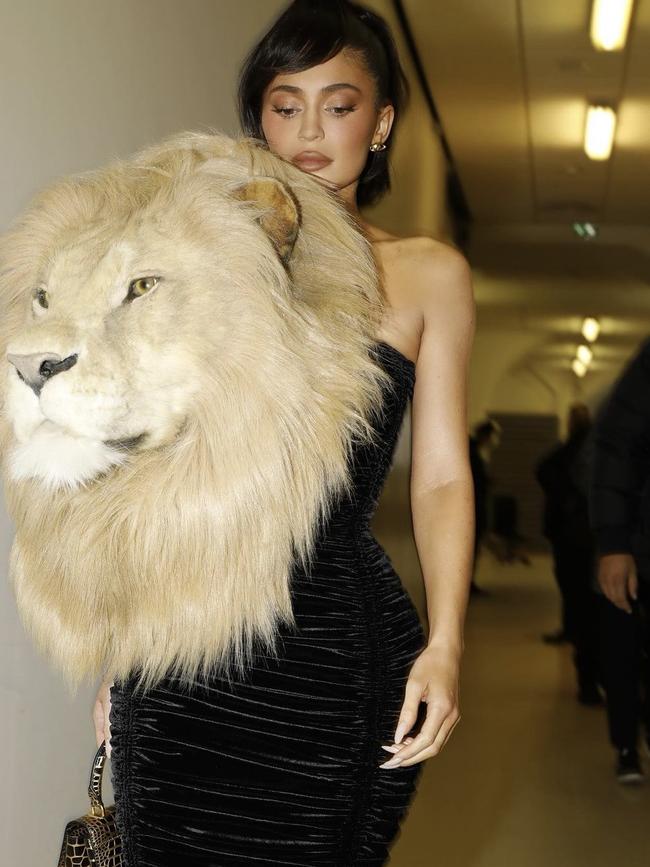 The dress featured a controversial yet lifelike lion head.