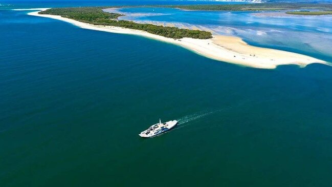 The Barge leaving Inskip point to Fraser Island