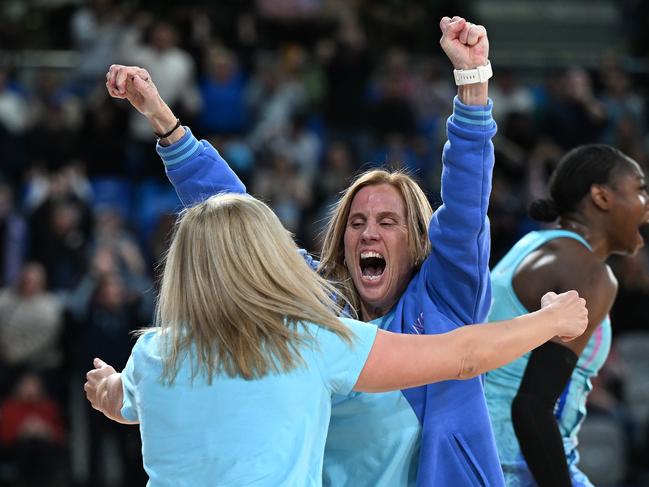 Mavericks head coach Tracey Neville celebrates with her team after the come-from-behind win against the Lightning. Picture: Steve Bell/Getty Images