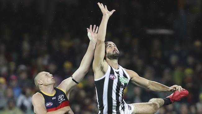 Sam Jacobs in the ruck against Brodie Grundy last year. Picture SARAH REED