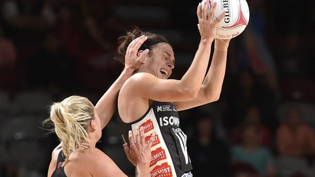 Ashleigh Brazill in action for the Magpies during the Super Netball season. Picture: AAP