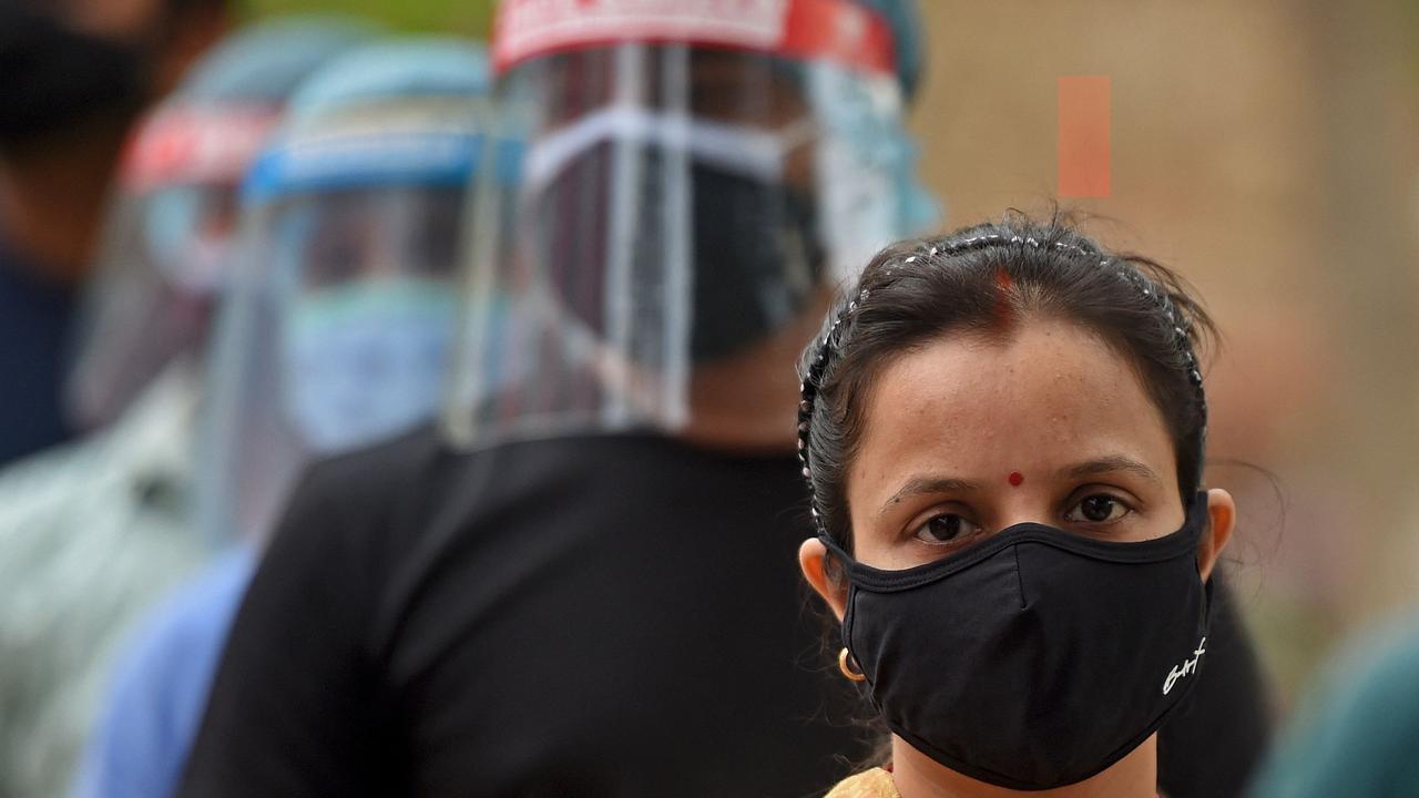 People line up to get the COVID-19 coronavirus vaccine outside Moti Lal Nehru Medical College in Allahabad on May 3, 2021. (Photo by Sanjay KANOJIA / AFP)