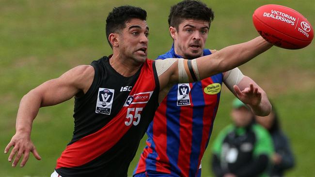 Daniel Younan of Essendon collects the ball in front of Ryan Pendlebury of Port Melbourne during VFL: Port Melbourne v Essendon on Saturday, August 4, 2018, in Port Melbourne, Victoria, Australia. Picture: Hamish Blair