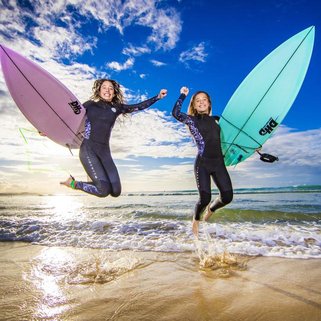 Imogen, 14, and Amelie Wilkinson, 15, of the Gold Coast are looking forward to catching up with friends in NSW. Picture: Nigel Hallett