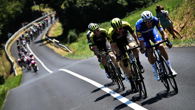 TOPSHOT - (From R) Netherlands' Niki Terpstra, Australia's Luke Durbridge and Australia's Matthew Hayman ride in a 5-men breakaway during the 18th stage of the 105th edition of the Tour de France cycling race, on July 26, 2018 between Trie-sur-Baise and Pau, southwestern France. / AFP PHOTO / Jeff PACHOUD