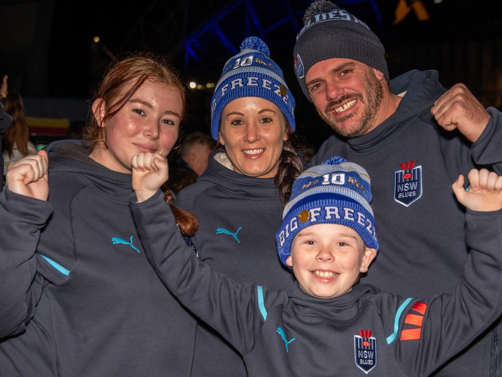 Mega Gallery: Fans pack Accor Stadium for Origin game I | Daily Telegraph