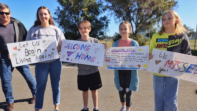 Biloela residents welcome back Tharnicaa, Kopika, Priya and Nades Murugappan. Picture: Jack Tran