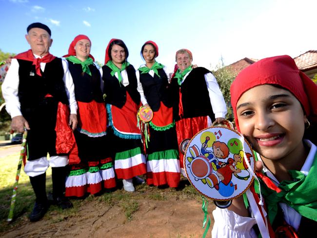 La Famiglia d'Aspromonte are a group of traditional Calabrese dancers from the Campbelltown area who performed at the old Adelaide Italian festival Carnevale.