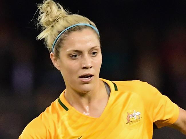 MELBOURNE, AUSTRALIA - JUNE 07: Katrina Gorry of Australia controls the ball infront of Annalie Longo of New Zealand during the Women's International Friendly match between the Australia Matildas and the New Zealand Football Ferns at Etihad Stadium on June 7, 2016 in Melbourne, Australia. (Photo by Quinn Rooney/Getty Images)