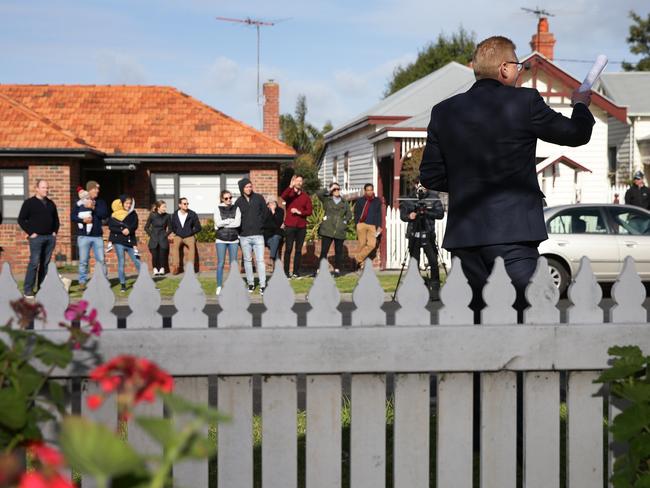 Duncan Skene, from Maxwell Collins real estate auctioned 105 Maud St, Geelong.  Picture: Peter Ristevski