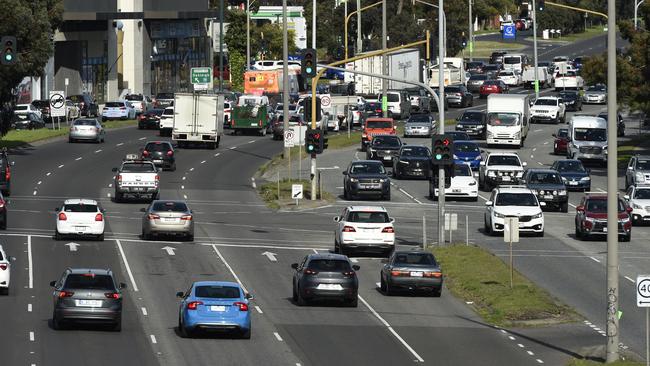 MELBOURNE, AUSTRALIA - NewsWire Photos AUGUST 02, 2024: Generic images in Metropolitan Melbourne. Traffic on Nepean Highway at Gardenvale. Picture: NewsWire / Andrew Henshaw