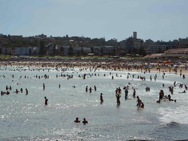 SYDNEY, AUSTRALIA - NewsWire Photos, January 04, 2025.  Beachgoers are seen at Bondi Beach on a hot day :   Picture: NewsWire / Flavio Brancaleone