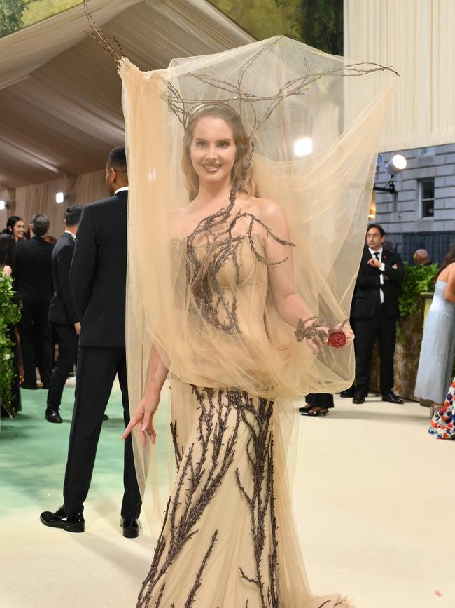 US singer Lana Del Rey forgot Covid restrictions had come to an end at the 2024 Met Gala. Photo: AFP.