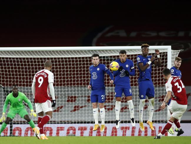 LONDON, ENGLAND - DECEMBER 26: Granit Xhaka of Arsenal scores from a free kick for his team's second goal during the Premier League match between Arsenal and Chelsea at Emirates Stadium on December 26, 2020 in London, England. The match will be played without fans, behind closed doors as a Covid-19 precaution. (Photo by Andrew Boyers - Pool/Getty Images)