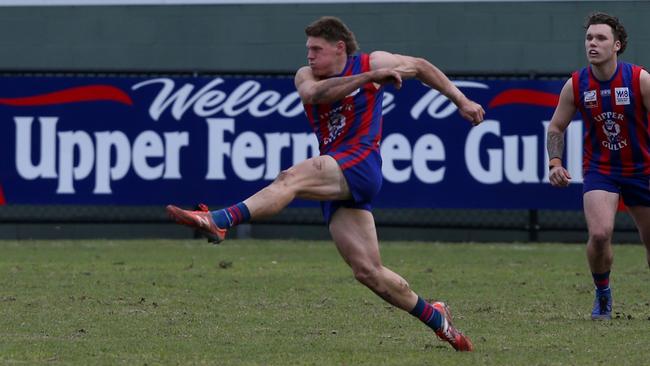 Meagher sends the Kings into attack. Picture: Field of View Sports Photography