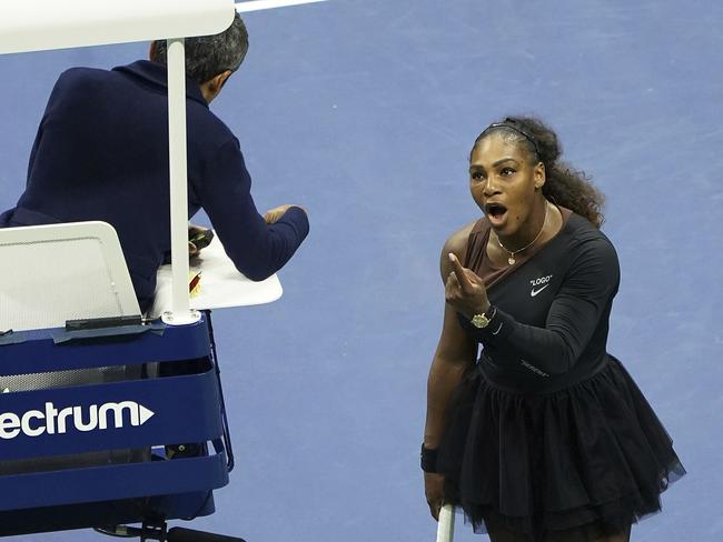 Serena Williams argues with chair umpire Carlos Ramos